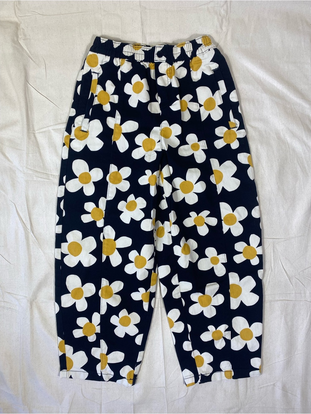 Girls Hanna Andersson Daisy Pattern Cotton Twill Barrel Pants